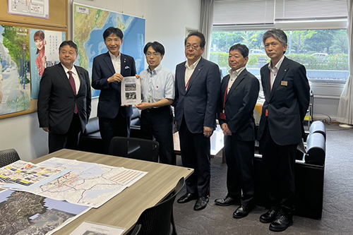 市長が要望活動している写真