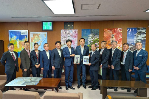 市長が要望活動している写真