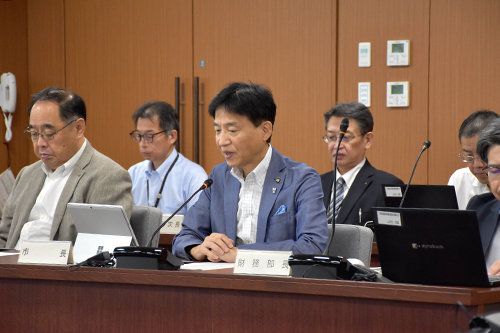 議会運営委員会の様子の写真