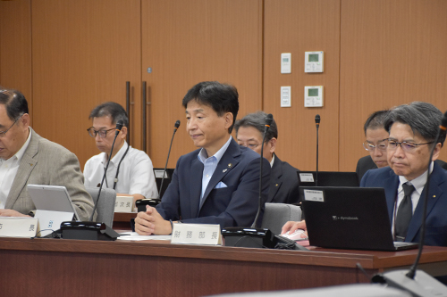 議会運営委員会の様子の写真