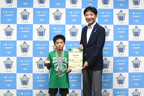 記念撮影の様子の写真