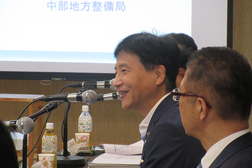 市長が意見交換している写真