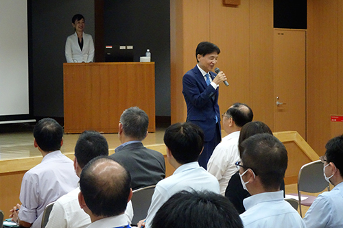 市長があいさつしている写真