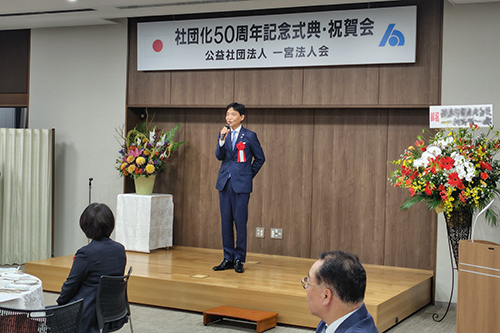 市長があいさつしている写真
