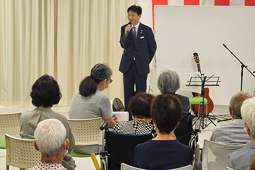市長があいさつしている写真