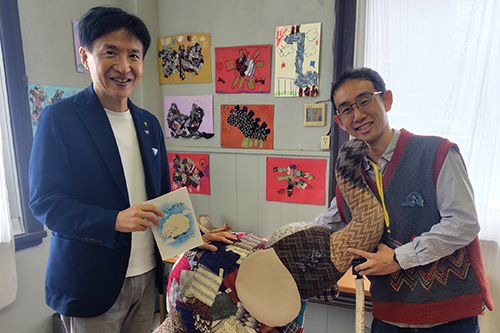 市長が視察している写真