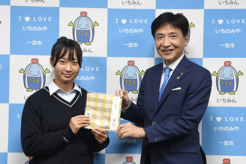 記念撮影の様子の写真