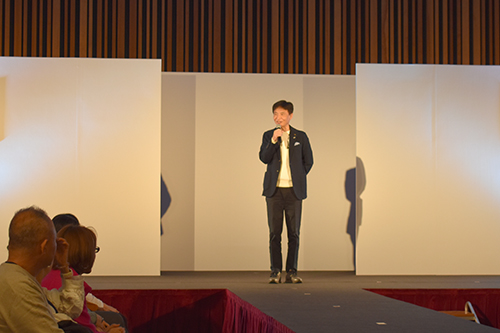 市長が記念撮影している写真