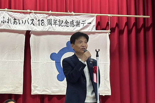 市長が記念撮影している写真