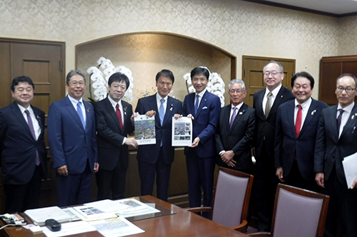 市長が要望活動している写真