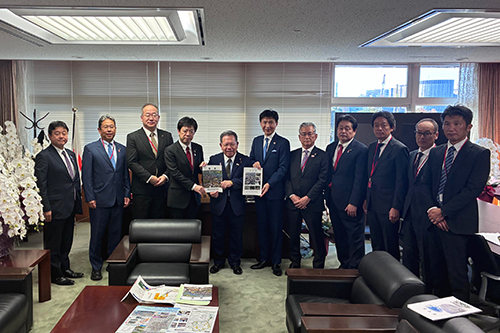 市長が要望活動している写真