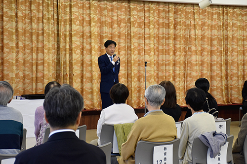 市長があいさつしている写真