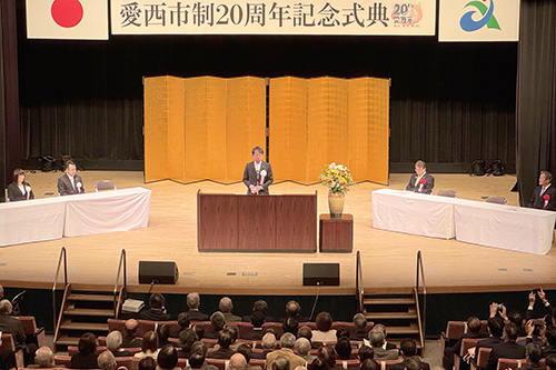 市長が式典に出席している写真