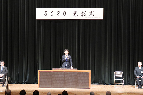 市長があいさつしている写真