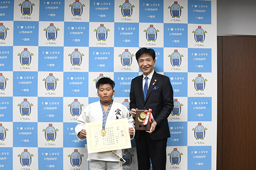 記念撮影の様子の写真