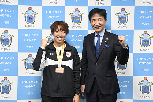 記念撮影の様子の写真