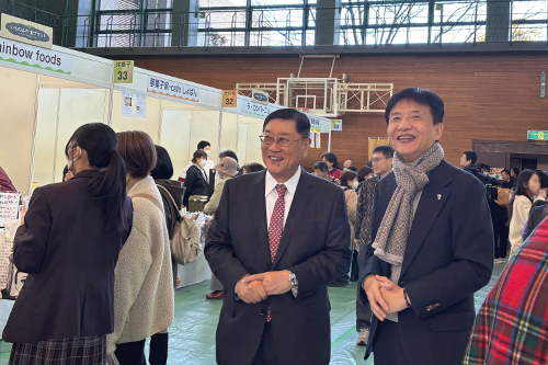 市長が視察している写真