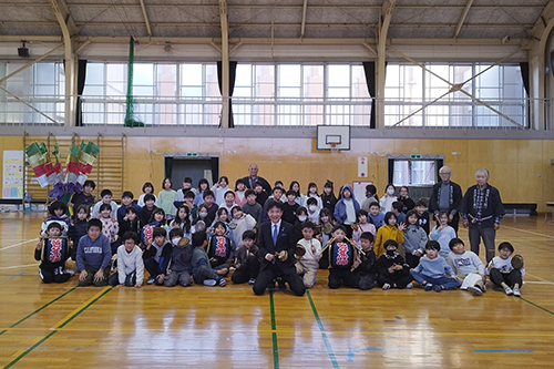 市長が記念撮影している写真