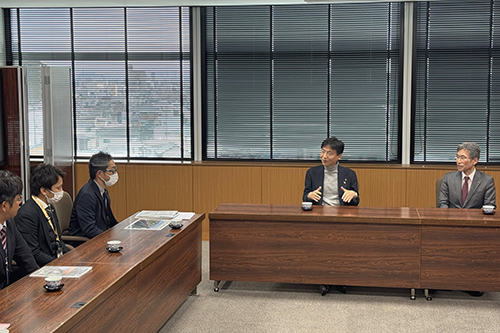 市長があいさつしている写真