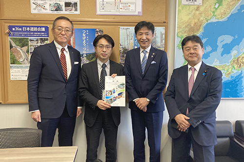 市長が訪問している写真