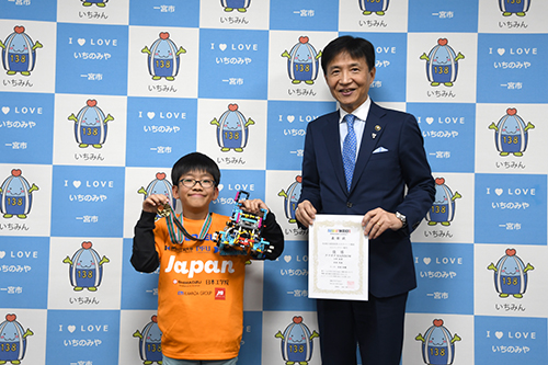 記念撮影の様子の写真