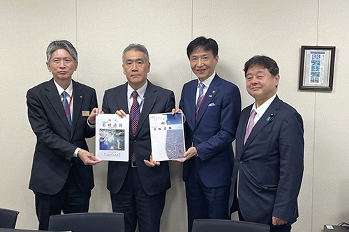 お礼している写真