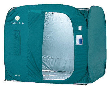 避難所に配備したバーティションの写真