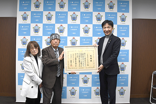 記念撮影の様子の写真