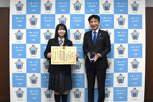 記念撮影の様子の写真