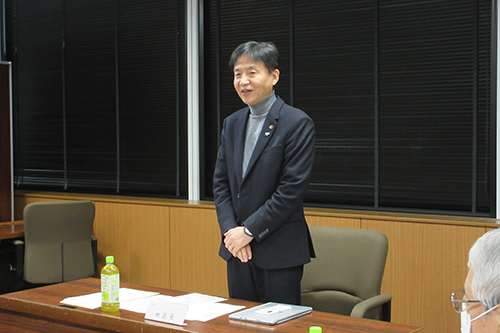 市長が委員会に出席している写真