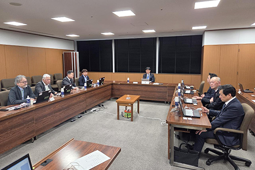 市長が協議している写真