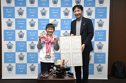 記念撮影の様子の写真