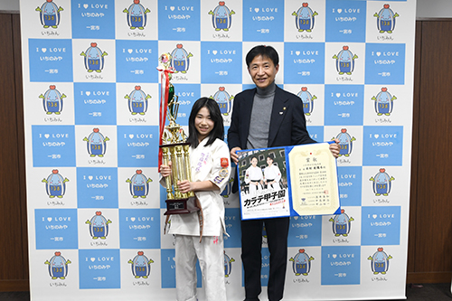 記念撮影の様子の写真