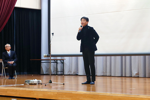 市長があいさつしている写真