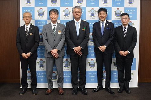 市長が記念撮影している写真