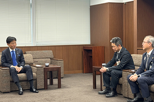 市長が歓談している写真