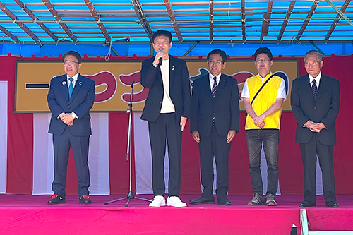 市長があいさつしている写真