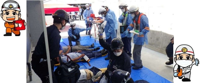ドクターカーの医師、看護師と救急隊員が協力して、多数発生したの傷病者の応急処置の実施や搬送先病院の選定、搬送の順番を決めています。