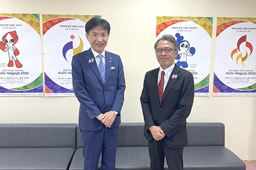 市長が記念撮影している写真