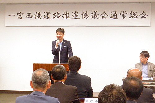 市長があいさつしている写真