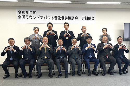 市長が記念撮影している写真