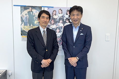 市長が記念撮影している写真
