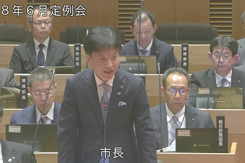 市長が記念撮影している写真