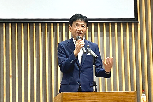 市長があいさつしている写真