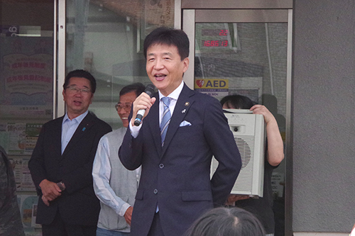 市長があいさつしている写真