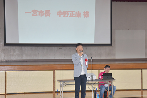 市長があいさつしている写真