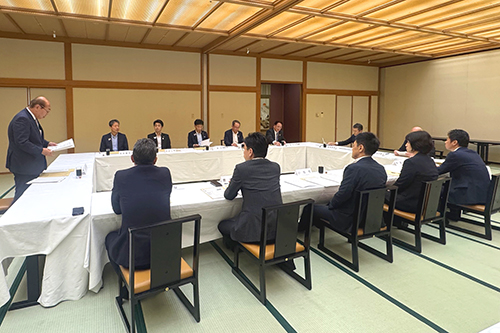 役員会の様子の写真