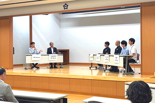 市長がコメントをしている写真
