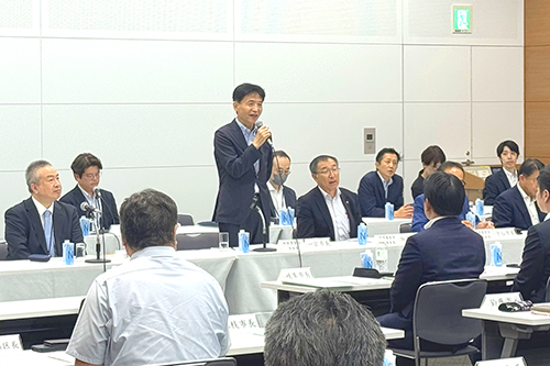 財政委員会・都市税制調査委員会合同会議の様子の写真