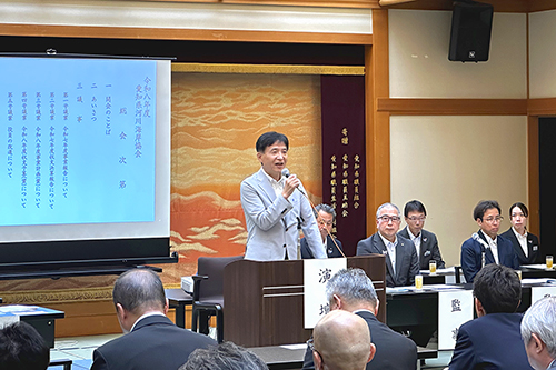 市長があいさつしている写真